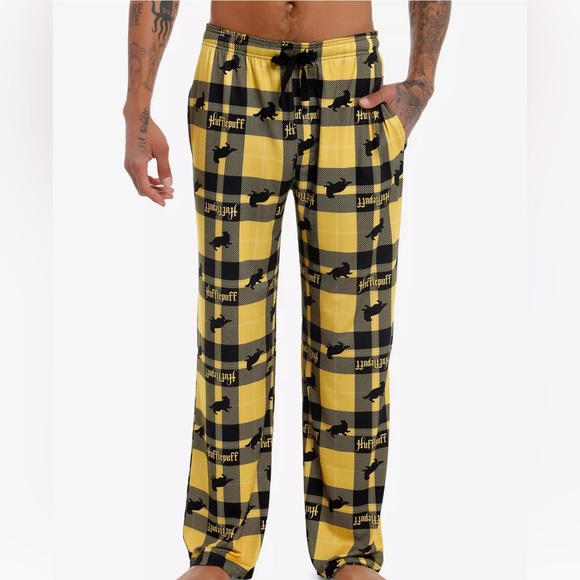 Unisex Harry Potter Hufflepuff Plaid Pajama Pants Hot Topic - Picture 1 of 3